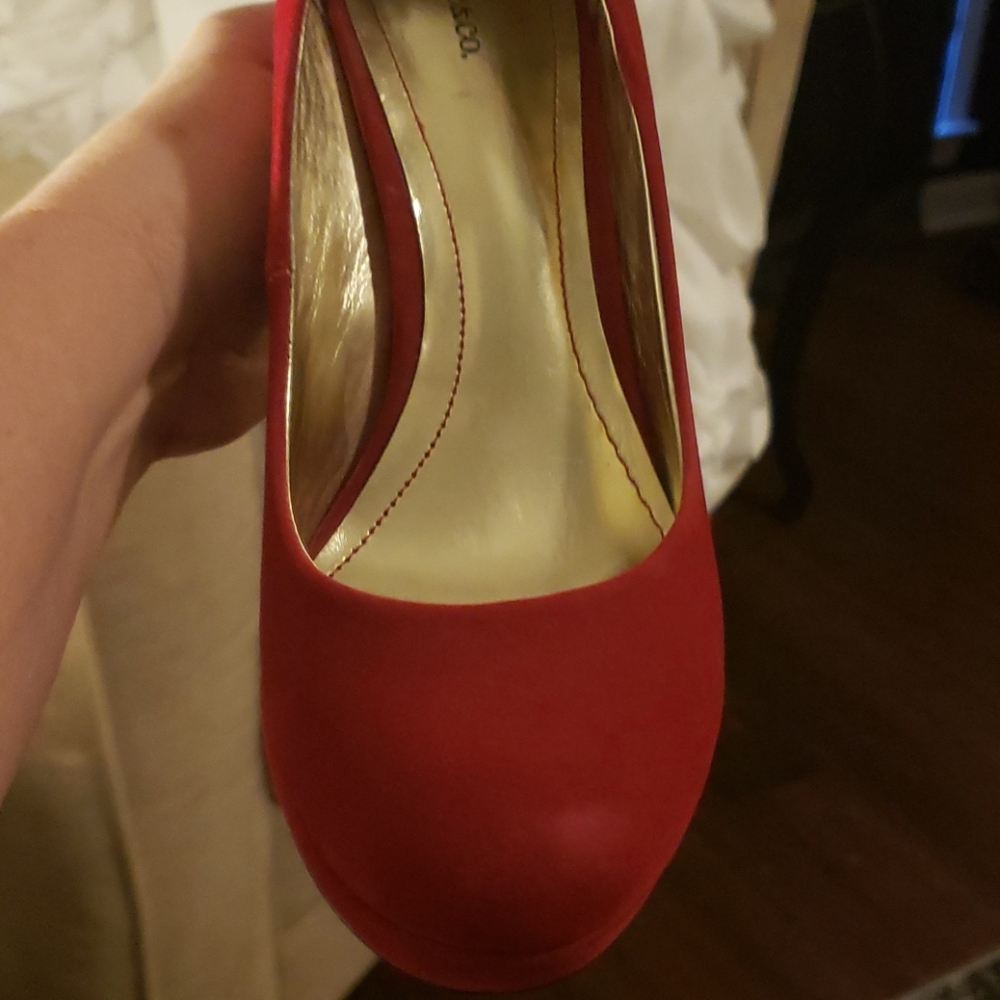 Shoes - Picture 3 of 4